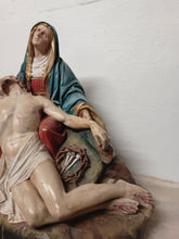 Load image into Gallery viewer, Piëta - Polychrom - met Arma Christi, de doornkroon en spijkers
